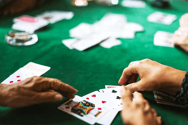 Những chiến thuật thể hiện sự thành thạo của bạn khi chơi Poker