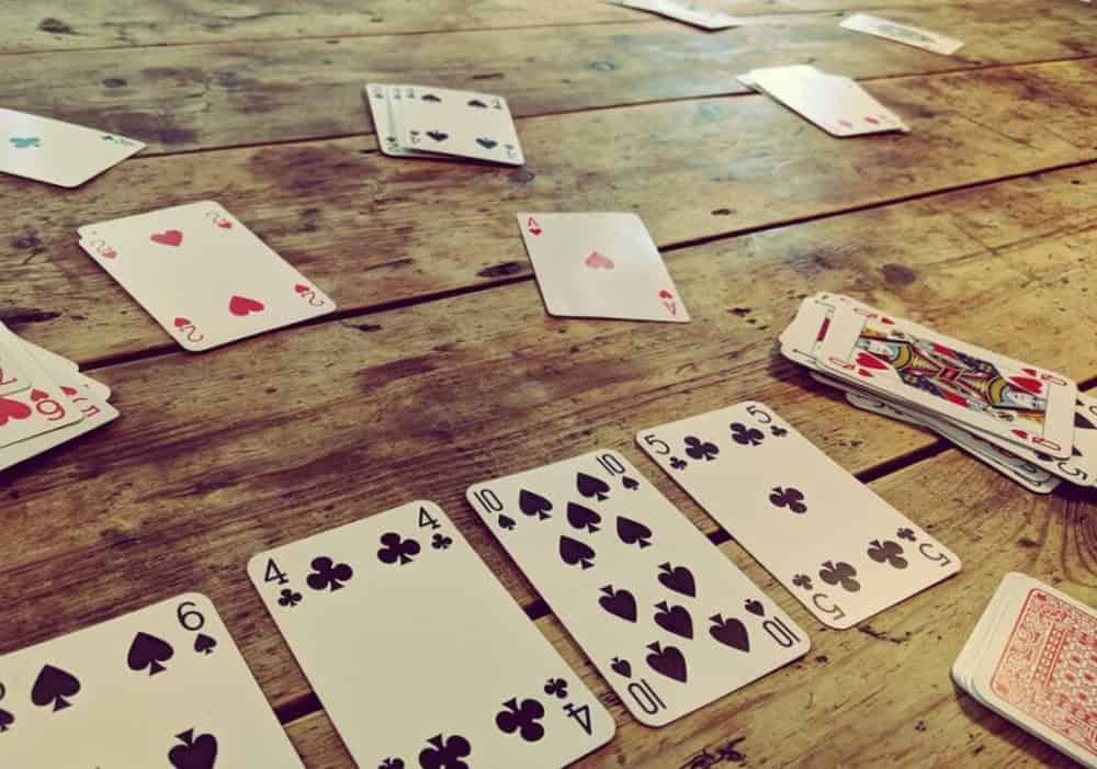 Bài câu cá là trò chơi đánh bài quen thuộc với người Việt