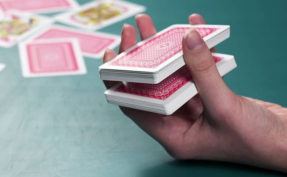 Mẹo chơi Liêng giúp đọc vị đối thủ và tố đúng thời điểm